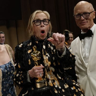 Standing ovations, party plans and media bingo: Inside the Oscars winners’ room
